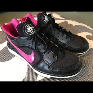 Black and pink Nike Huaraches sneakers